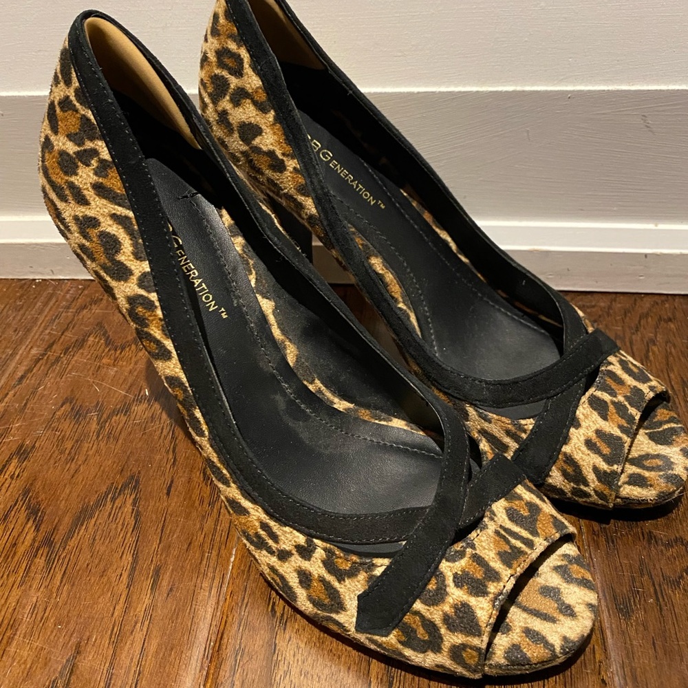 Leopard Stilettos š - Picture 2 of 4